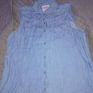 Womans size LG sleeveless shirt